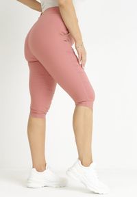 Born2be - Różowe Elastyczne Spodnie z Nogawkami 3/4 i Kieszeniami Kenetta. Kolor: różowy. Materiał: tkanina. Wzór: aplikacja #3