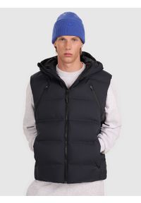 4f - 4F Bezrękawnik puchowy z wypełnieniem syntetycznym męski - czarny S. Okazja: na co dzień. Typ kołnierza: kaptur. Kolor: czarny. Materiał: syntetyk, puch. Długość rękawa: bez rękawów. Długość: długie. Styl: klasyczny, casual, sportowy #1