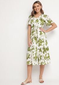 Born2be - Zielona Sukienka z Bawełny Ażurowa w Kwiaty z Rozkloszowanym Dołem Florbia. Okazja: na co dzień. Kolor: zielony. Materiał: bawełna. Długość rękawa: krótki rękaw. Wzór: kwiaty, ażurowy. Sezon: wiosna. Typ sukienki: rozkloszowane. Styl: klasyczny, casual #2