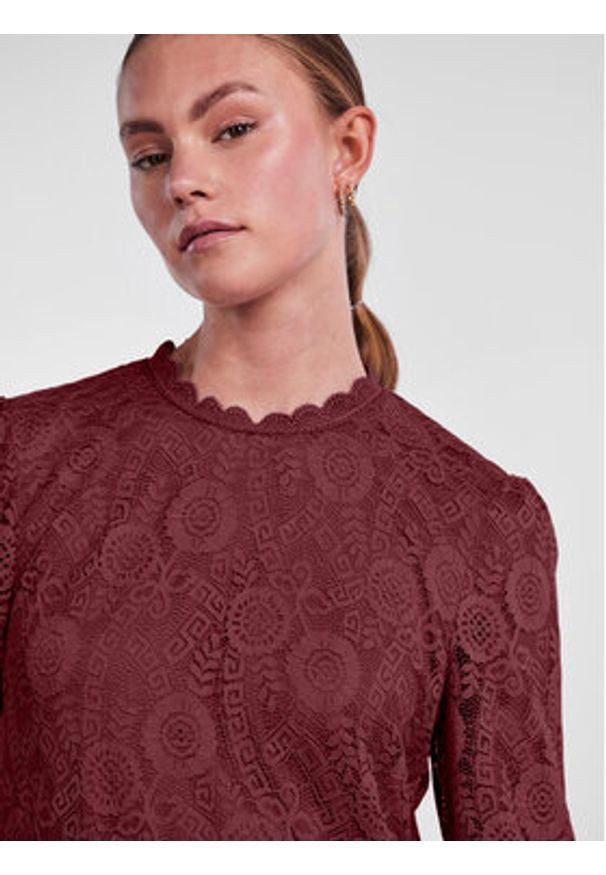 Pieces Sukienka codzienna 17139864 Bordowy Regular Fit. Okazja: na co dzień. Kolor: czerwony. Materiał: syntetyk. Typ sukienki: proste. Styl: casual