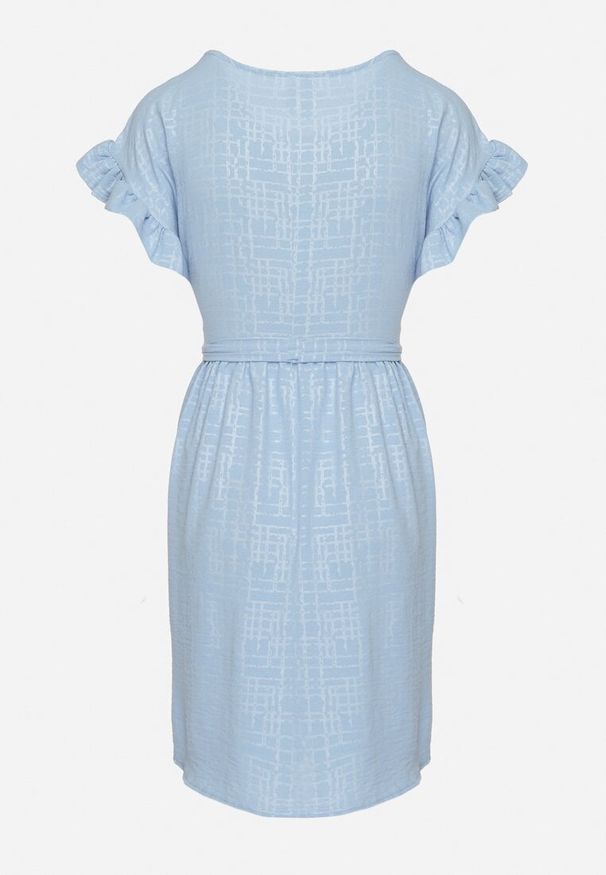 Born2be - Jasnoniebieska Sukienka Ozdobiona Falbankami i Paskiem Izulira. Typ kołnierza: kołnierz z falbankami. Kolor: niebieski. Wzór: aplikacja. Styl: elegancki