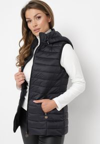 Born2be - Czarna Pikowana Kamizelka z Kieszeniami na Suwaki i Kapturem Lunevc. Kolor: czarny #3