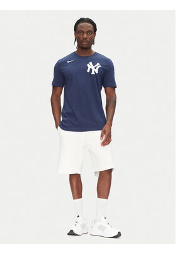 Nike T-Shirt N199-44B-NK-0U5 Granatowy Regular Fit. Kolor: niebieski. Materiał: bawełna