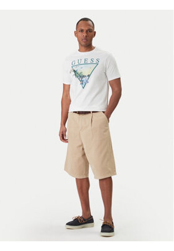 Guess Jeans Szorty materiałowe M6GD40 WGCV1 Beżowy Regular Fit. Kolor: beżowy. Materiał: bawełna
