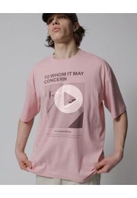 outhorn - T-shirt oversize z nadrukiem męski - różowy. Kolor: różowy. Materiał: materiał, bawełna, prążkowany, dzianina. Długość: długie. Wzór: nadruk. Sezon: wiosna