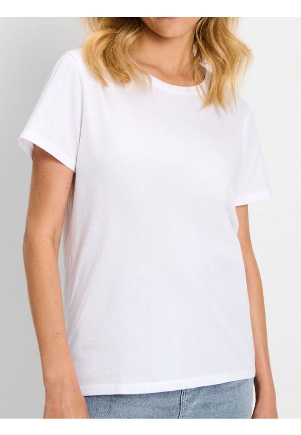 Sinsay - Bawełniana koszulka z krótkim rękawem - biały. Kolor: biały. Materiał: bawełna. Długość rękawa: krótki rękaw. Długość: krótkie