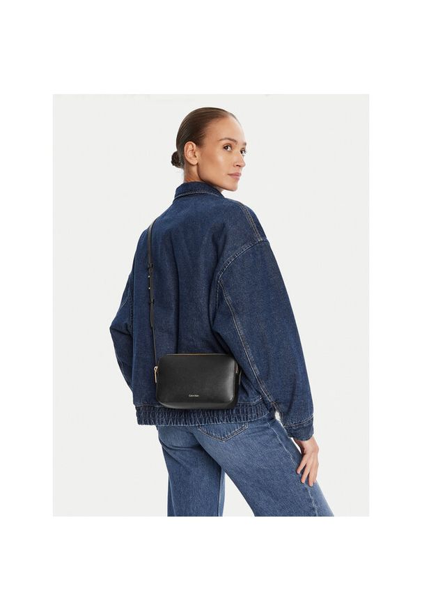 Torebka Calvin Klein. Kolor: czarny