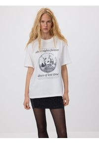Reserved - T-shirt z nadrukiem - złamana biel. Materiał: bawełna. Wzór: nadruk