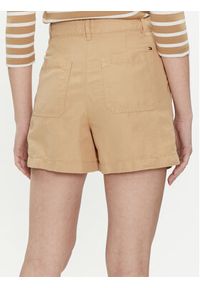 TOMMY HILFIGER - Tommy Hilfiger Szorty materiałowe WW0WW41603 Beżowy Relaxed Fit. Kolor: beżowy. Materiał: bawełna