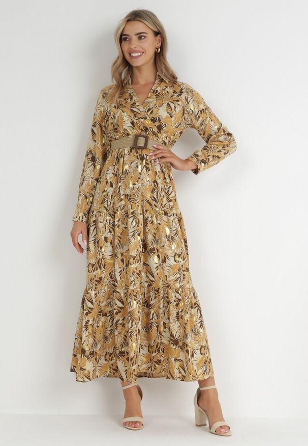 Born2be - Jasnobeżowa Sukienka z Roślinnym Wzorem i Plecionym Paskiem Nouylas. Kolor: beżowy. Wzór: aplikacja. Typ sukienki: kopertowe, rozkloszowane. Długość: maxi