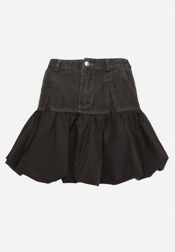 Born2be - Czarna Rozkloszowana Spódnica z Jeansową Wstawką i Falbanką Noralen. Okazja: na co dzień. Kolor: czarny. Materiał: jeans. Styl: casual