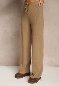 Renee - Beżowy Komplet z Dzianiny z Bawełną Spodnie Kardigan i T-shirt z Golfem Ralonia. Kolor: beżowy. Materiał: dzianina, bawełna #4