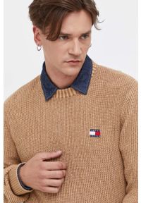 Tommy Jeans sweter bawełniany kolor beżowy. Kolor: beżowy. Materiał: bawełna. Wzór: aplikacja. Styl: klasyczny #3