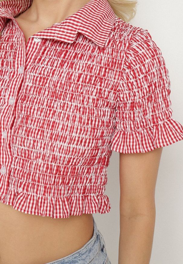 Born2be - Czerwona Elastyczna Koszula w Kratkę Vichy o Krótkim Kroju Sovzeri. Okazja: na co dzień. Kolor: czerwony. Materiał: jeans, materiał. Długość: krótkie. Wzór: kratka. Styl: klasyczny, casual