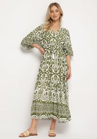 Born2be - Zielona Sukienka Bawełniana w Ornamentalny Wzór z Gumką w Talii Orrielle. Okazja: na co dzień. Typ kołnierza: dekolt w serek. Kolor: zielony. Materiał: bawełna. Typ sukienki: sportowe. Styl: casual, sportowy #1