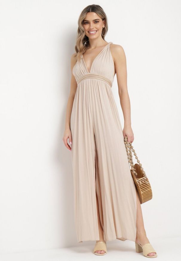 Born2be - Beżowy Kombinezon z Lnu i Wiskozy z Szerokimi Rozciętymi Nogawkami Yaneisa. Okazja: na imprezę, na urodziny, na randkę. Kolor: beżowy. Materiał: wiskoza, len. Długość rękawa: na ramiączkach. Styl: elegancki