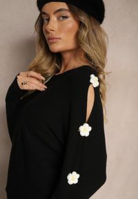 Renee - Czarny Sweter z Wiskozą Ozdobiony Wycięciami na Rękawach Evathia. Okazja: na co dzień. Kolor: czarny. Materiał: wiskoza. Wzór: aplikacja. Styl: wizytowy, elegancki, casual #5