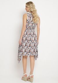Born2be - Granatowo-Beżowa Bawełniana Sukienka Kopertowa o Rozkloszowanym Kroju w Kwiatowy Print Brosa. Kolor: beżowy. Materiał: bawełna. Wzór: kwiaty, nadruk. Typ sukienki: kopertowe #3