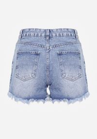 Renee - Niebieskie Jeansowe Szorty z Bawełny Poszarpane z Wystającymi Kieszeniami Lendia. Okazja: na co dzień. Kolor: niebieski. Materiał: jeans, bawełna. Długość: krótkie. Sezon: lato. Styl: casual, klasyczny #6