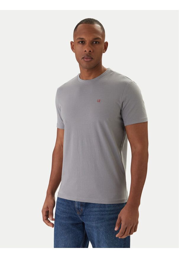 Napapijri T-Shirt Salis NP0A4H8D Szary Regular Fit. Kolor: szary. Materiał: bawełna