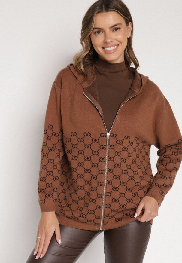 Born2be - Brązowy Kardigan na Suwak z Kapturem i Geometrycznym Motywem Lunetusa. Okazja: na co dzień. Typ kołnierza: kaptur. Kolor: brązowy. Materiał: jeans. Wzór: geometria. Styl: casual, elegancki