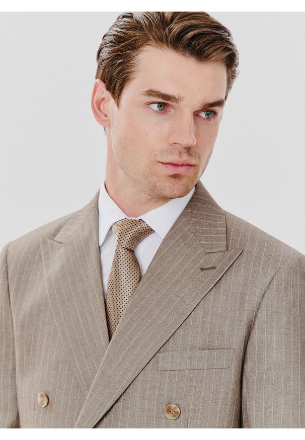 Pako Lorente - PAKO LORENTE – Beżowa marynarka garniturowa w prążki. Kolor: beżowy. Materiał: poliester, wiskoza. Wzór: prążki
