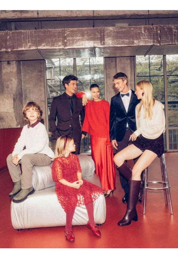 Reserved - Sukienka maxi na ramiączkach - czerwony. Kolor: czerwony. Materiał: tkanina. Długość rękawa: na ramiączkach. Wzór: gładki. Typ sukienki: proste. Długość: maxi