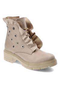 Beżowe Botki Armodo Eleganckie Buty Damskie. Okazja: na co dzień. Kolor: beżowy. Materiał: skóra. Sezon: jesień. Obcas: na obcasie. Styl: elegancki. Wysokość obcasa: niski