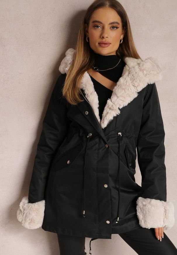 Renee - Czarno-Beżowa Kurtka Parka z Futerkiem Teyo. Kolor: czarny. Materiał: futro. Sezon: zima, jesień