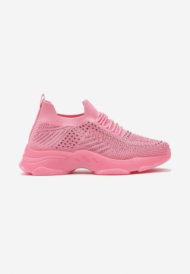Born2be - Fuksjowe Płaskie Sneakersy Sznurowane z Perforacją i Cyrkoniami Orilila. Okazja: na spacer. Nosek buta: okrągły. Kolor: różowy. Materiał: jeans. Wzór: aplikacja. Sezon: lato, wiosna. Sport: turystyka piesza