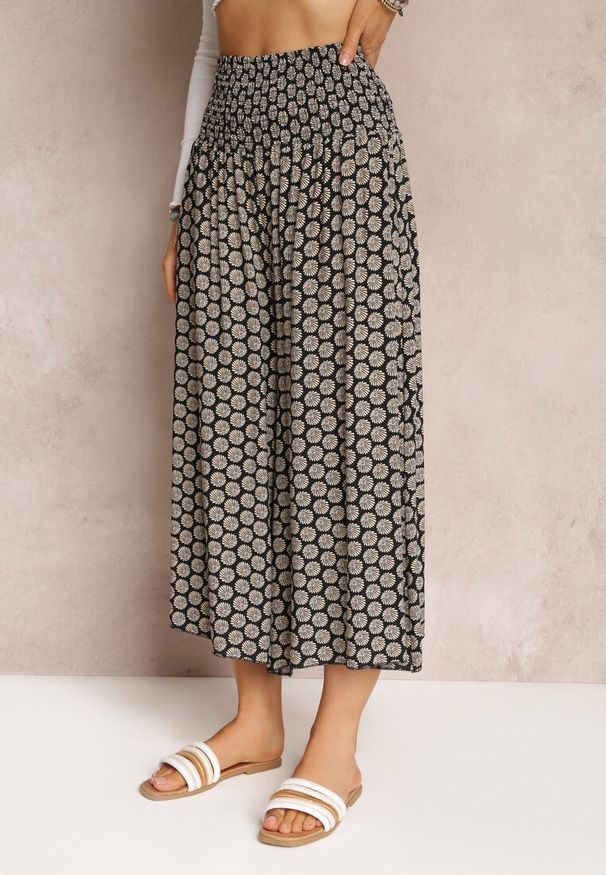 Renee - Czarno-Beżowe Szerokie Spodnie Bawełniane z Wysokim Stanem i Długością 7/8 Jorste. Stan: podwyższony. Kolor: czarny. Materiał: bawełna