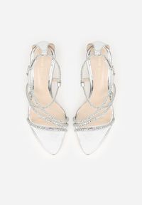 Renee - Srebrne Sandały na Szpilce z Cyrkoniowymi Paskami Evirane. Zapięcie: pasek. Kolor: srebrny. Materiał: jeans. Wzór: aplikacja. Sezon: lato. Obcas: na szpilce. Styl: klasyczny, elegancki #3