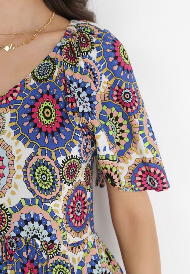 Born2be - Biało-Granatowa Rozkloszowana Sukienka Maxi z Falbanką z Wiskozy Sehna. Kolor: biały. Materiał: wiskoza. Wzór: kwiaty. Sezon: wiosna, lato. Długość: maxi