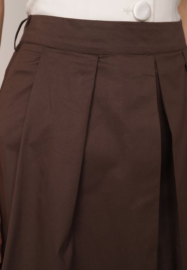Born2be - Brązowa Rozkloszowana Spódnica z Bawełny z Szerokimi Plisami Malona. Okazja: na co dzień, do pracy. Kolor: brązowy. Materiał: bawełna. Styl: casual