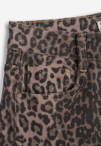 Renee - Panterkowe Jeansy Wide Leg High Waist z Bawełny Saliritia. Okazja: na co dzień. Stan: podwyższony. Wzór: motyw zwierzęcy. Styl: casual, klasyczny #4