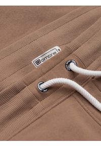 Ombre Clothing - Męskie spodnie dresowe z nogawką bez ściągacza - brązowe V2. Kolor: brązowy. Materiał: dresówka. Wzór: aplikacja. Styl: klasyczny, sportowy #6