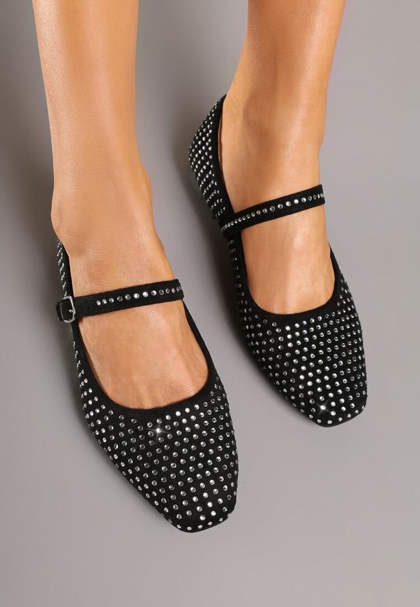 Renee - Czarne Balerinki z Cyrkoniami All Over i Paskiem na Sprzączkę Benilsa. Okazja: na co dzień. Zapięcie: pasek. Kolor: czarny. Obcas: na obcasie. Styl: elegancki, casual. Wysokość obcasa: niski