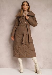 Renee - Brązowa Kurtka za Kolano Pikowana Chadi. Kolor: brązowy. Materiał: jeans, tkanina. Sezon: zima, jesień. Styl: klasyczny, elegancki