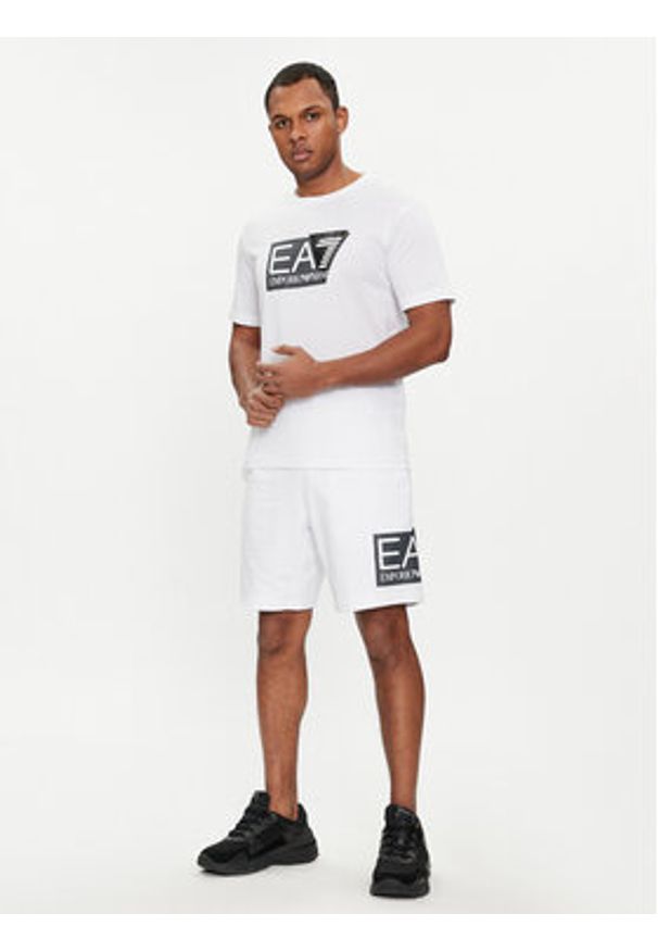 EA7 Emporio Armani Szorty sportowe 3DPS63 PJ05Z 1100 Biały Regular Fit. Kolor: biały. Materiał: bawełna. Styl: sportowy