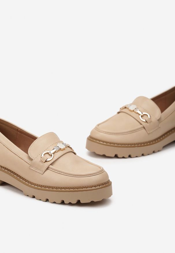 Renee - Beżowe Mokasyny Klemia. Okazja: na co dzień. Kolor: beżowy. Materiał: satyna. Wzór: aplikacja. Styl: klasyczny, casual, elegancki