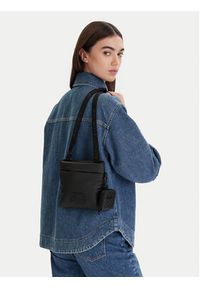 Calvin Klein Saszetka Puffer Utility Flatpack LV04D3224G Czarny. Kolor: czarny. Materiał: materiał #4