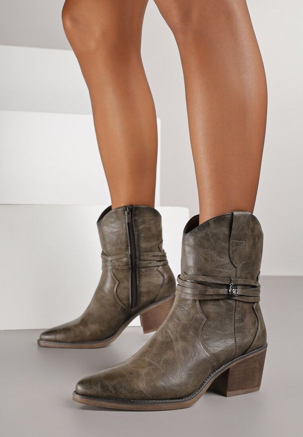 Born2be - Ciemnobeżowe Botki w Stylu Kowbojek na Stożku Zdobione Rzemykiem Mionadia. Okazja: na co dzień. Kolor: beżowy. Materiał: zamsz, jeans. Wzór: aplikacja. Sezon: zima, jesień. Obcas: na stożku. Styl: boho, casual. Wysokość obcasa: średni