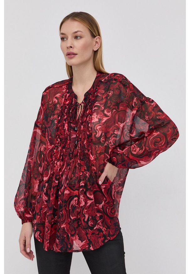 Guess Bluzka damska kolor czerwony w kwiaty. Kolor: czerwony. Materiał: tkanina. Wzór: kwiaty