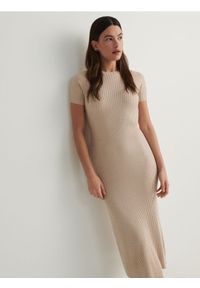 Reserved - Dzianinowa sukienka midi - beżowy. Kolor: beżowy. Materiał: dzianina. Długość: midi #1