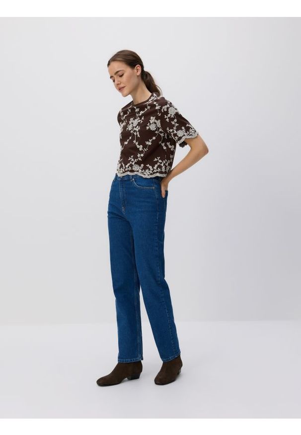 Reserved - Wzorzysta bluzka z haftem - ciemnobrązowy. Kolor: brązowy. Materiał: dzianina, bawełna. Wzór: haft