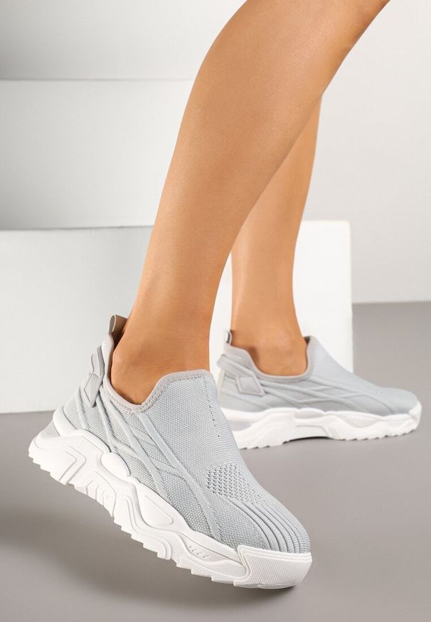 Renee - Szare Siateczkowe Buty Sportowe Sneakersy Wsuwane Zdobione Tłoczeniami Nusadela. Zapięcie: bez zapięcia. Kolor: szary. Materiał: jeans. Wzór: aplikacja