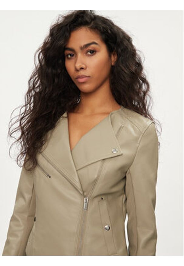 Vero Moda Kurtka z imitacji skóry Riley 10302441 Beżowy Slim Fit. Kolor: beżowy. Materiał: skóra