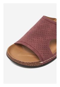 Go Soft Klapki CEO-W25701 Bordowy. Kolor: czerwony. Materiał: materiał #5