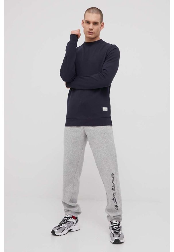 Quiksilver spodnie męskie kolor szary z nadrukiem. Kolor: szary. Materiał: dzianina. Wzór: nadruk