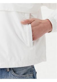 Tommy Jeans Wiatrówka Essential DW0DW20672 Biały Relaxed Fit. Kolor: biały. Materiał: syntetyk
